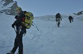 <center>La progression est un peu plus pénible que je ne l'avais envisagée ; <br> il me faut faire de courtes haltes. Ascension du Grand Paradis. Cordée. 