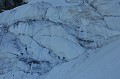 <center>Attention ! Nous allons rencontrer les premières difficultés.<br> Il faudra l'expérience du guide pour déjouer les pièges d'un glacier.<br> Les ponts de neige sont à éviter. Glacier ascension du Grand Paradis 
