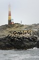 <center>Les cormorans sont très nombreux tout au long de cette bande cotière. Cormorans et phare de Luderitz. Namibie. 
