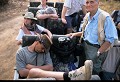 <center>
Mais pas pour lui ! Alors que certains tombent de sommeil<br>
en attendant le tigre, Albert, debout dans le véhicule, <br>
piaffe d'impatience ; quand partons-nous ? photographes inde 