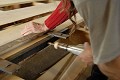 <center> Sur le champ pour un assemblage par chevilles de bois. perçage 