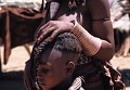 Autre attribut de la femme marié, le bracelet de cuivre ( ozongoho zovitenda) Bracelet de cuivre. Femme marié.HIMBA. KAOKOLAND NAMIBIE 