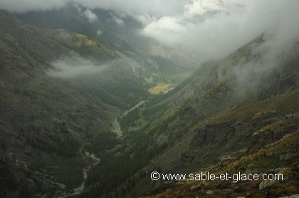 Regard en arrière de la Vallée