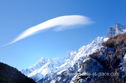 Etrange, ce nuage...